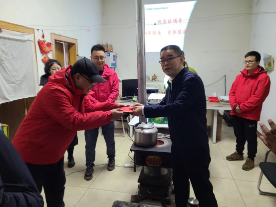 57af813fd3113fc7a6bccce6b2367d7a.png 屈永安深入陜西地礦綜合隊檢查指導(dǎo)工作看望慰問一線員工(2)(1)28.png